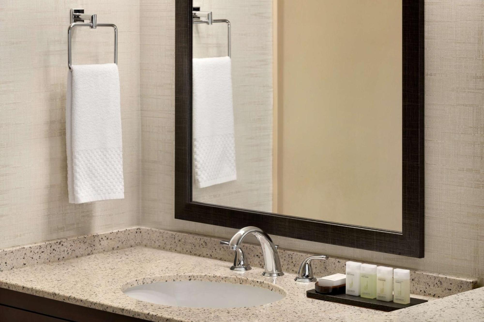 Embassy By Hilton Coast 4*